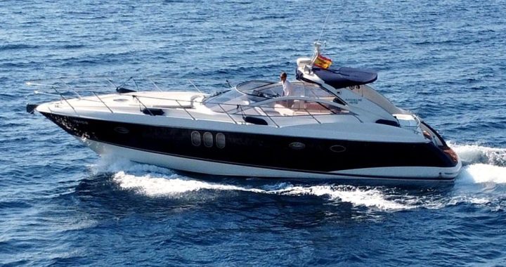 Yate Absolute 45 navegando frente a Palamós, Costa Brava