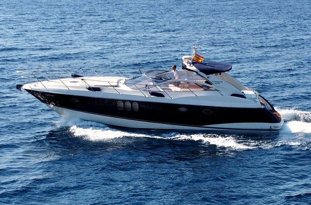 Yate Absolute 45 navegando frente a Palamós, Costa Brava