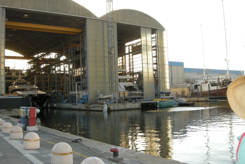 Astillero Benetti de construcción de yates en Viareggio (Italia)