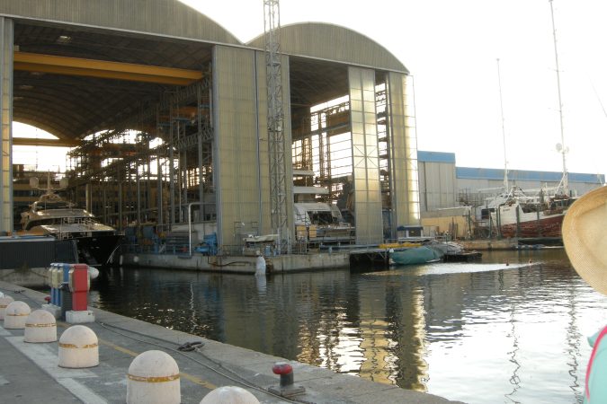 Astillero Benetti de construcción de yates en Viareggio (Italia)