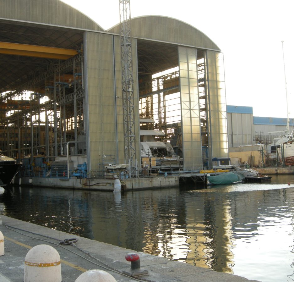Astillero Benetti de construcción de yates en Viareggio (Italia)
