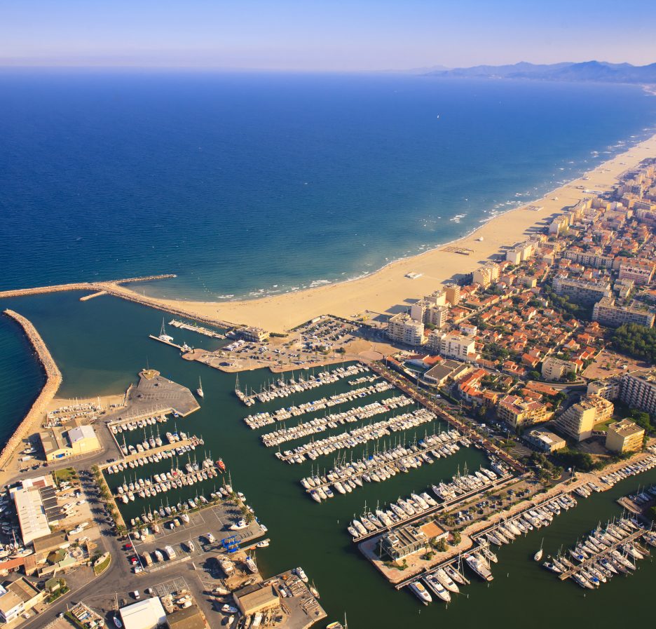 Vista aérea de Canet-Plage con el puerto deportivo de Canet-en-Roussillon y la costa del Rosellón