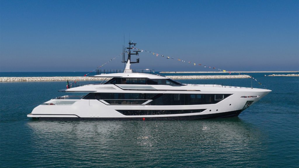 Primer Custom Line Saetta 128 tras su botadura en Ancona