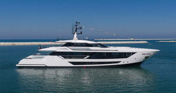 Primer Custom Line Saetta 128 tras su botadura en Ancona