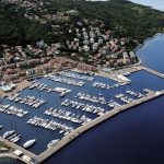 Vista de la marina Porto San Rocco en Muggia (Trieste)