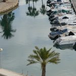 Embarcaciones amarradas en una pequeña marina del puerto de Palma de Mallorca
