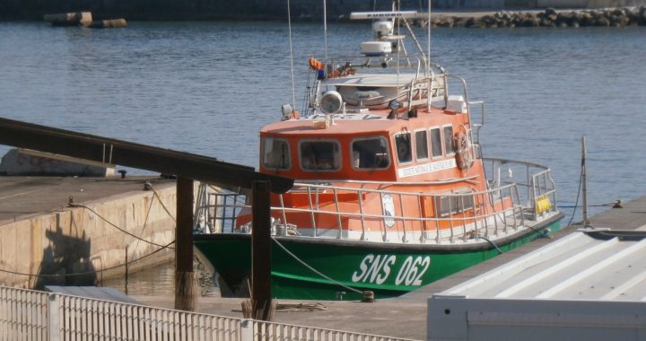 Lancha de salvamento todo tiempo de la SNSM amarrada en el puerto de Sète, en la costa mediterránea francesa