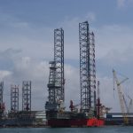 Foto de archivo de una plataforma petrolífera autoelevable, la El Qaher II, en aguas de Singapur; no es la Prospector 5