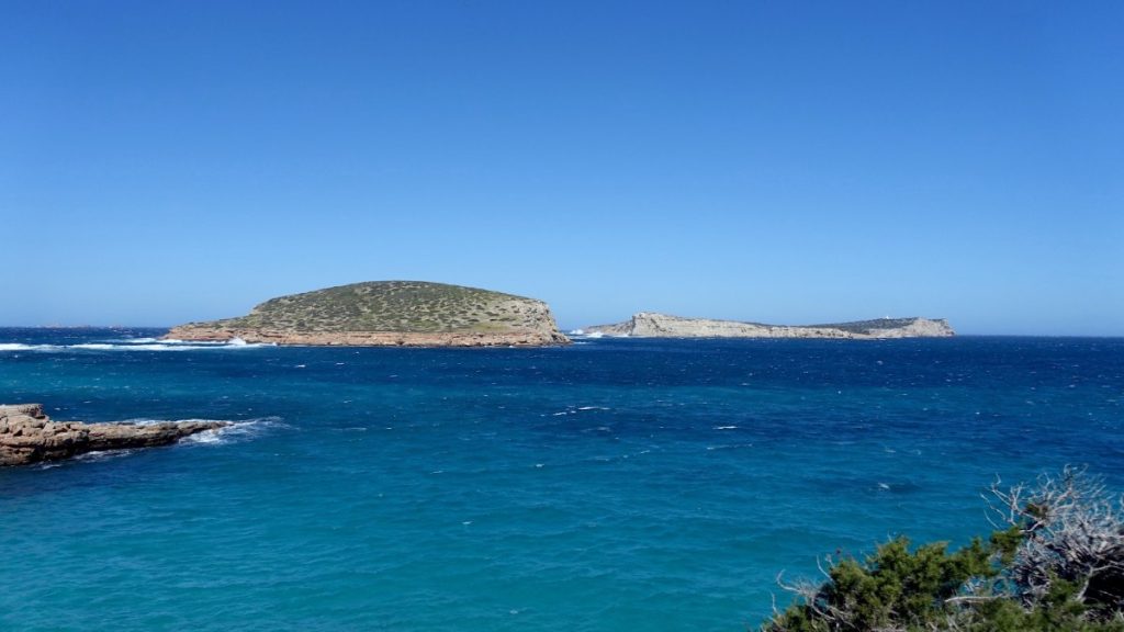 S'illa des Bosc y el islote de sa Conillera, en la costa occidental de Ibiza