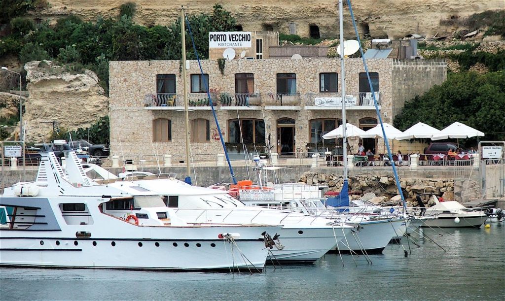 Foto de archivo de embarcaciones de recreo amarradas en la marina de Mgarr, en la isla maltesa de Gozo