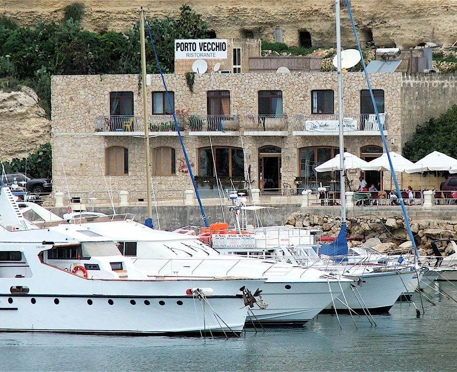 Foto de archivo de embarcaciones de recreo amarradas en la marina de Mgarr, en la isla maltesa de Gozo