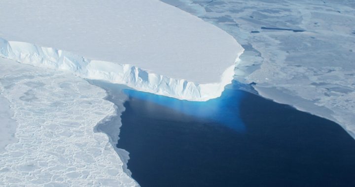 El glaciar Thwaites, en la Antártida occidental, fotografiado por la NASA en 2014