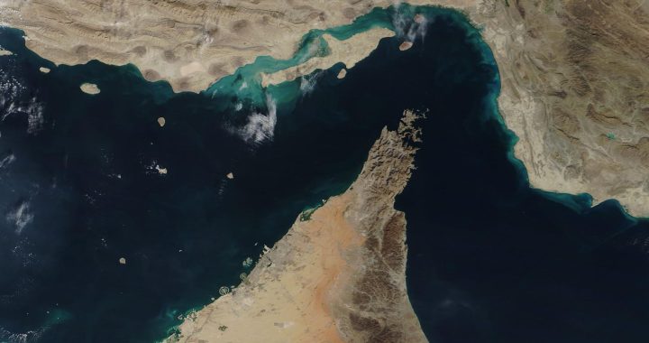 Imagen de satélite del estrecho de Ormuz entre Irán y la península de Musandam