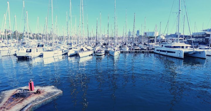 Embarcaciones de recreo amarradas en la marina del Reial Club Marítim de Barcelona, en el Port Vell