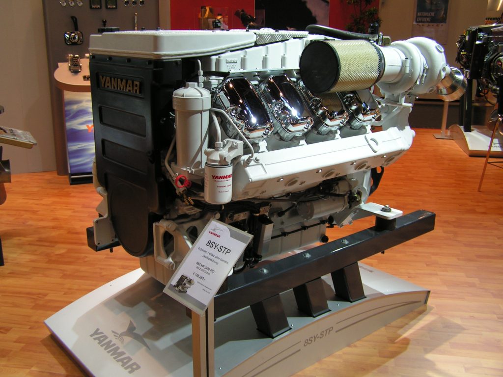 Motor marino Yanmar V8 fotografiado en 2009