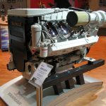Motor marino Yanmar V8 fotografiado en 2009