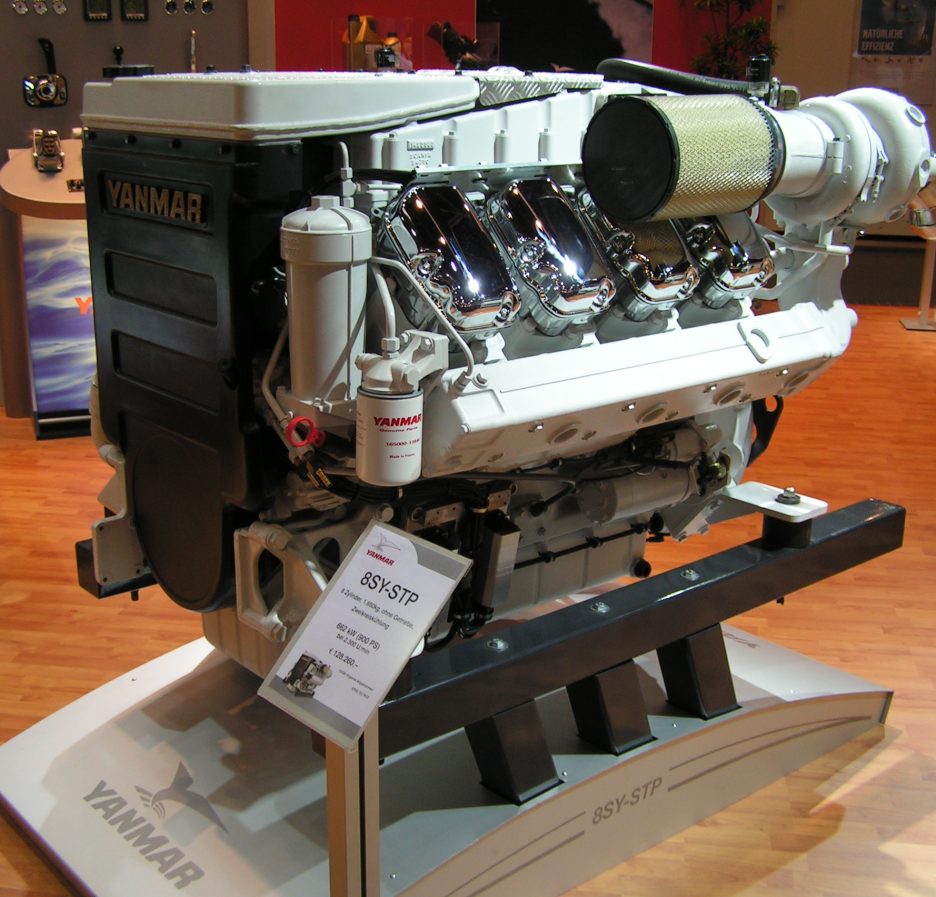 Motor marino Yanmar V8 fotografiado en 2009